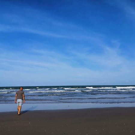 Samsuria Beach Apartment Resort Cherating Ngoại thất bức ảnh