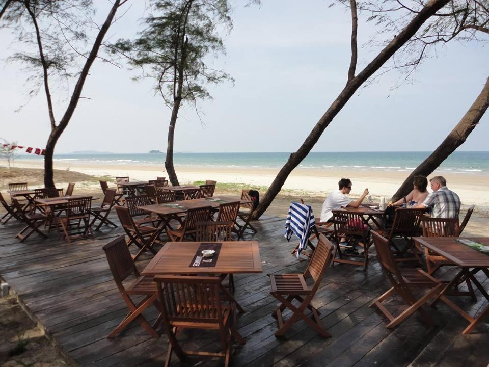 Samsuria Beach Apartment Resort Cherating Ngoại thất bức ảnh